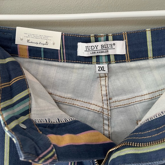 NWT Judy Blue Striped High-Rise Frayed Shorts - Picture 8 of 10